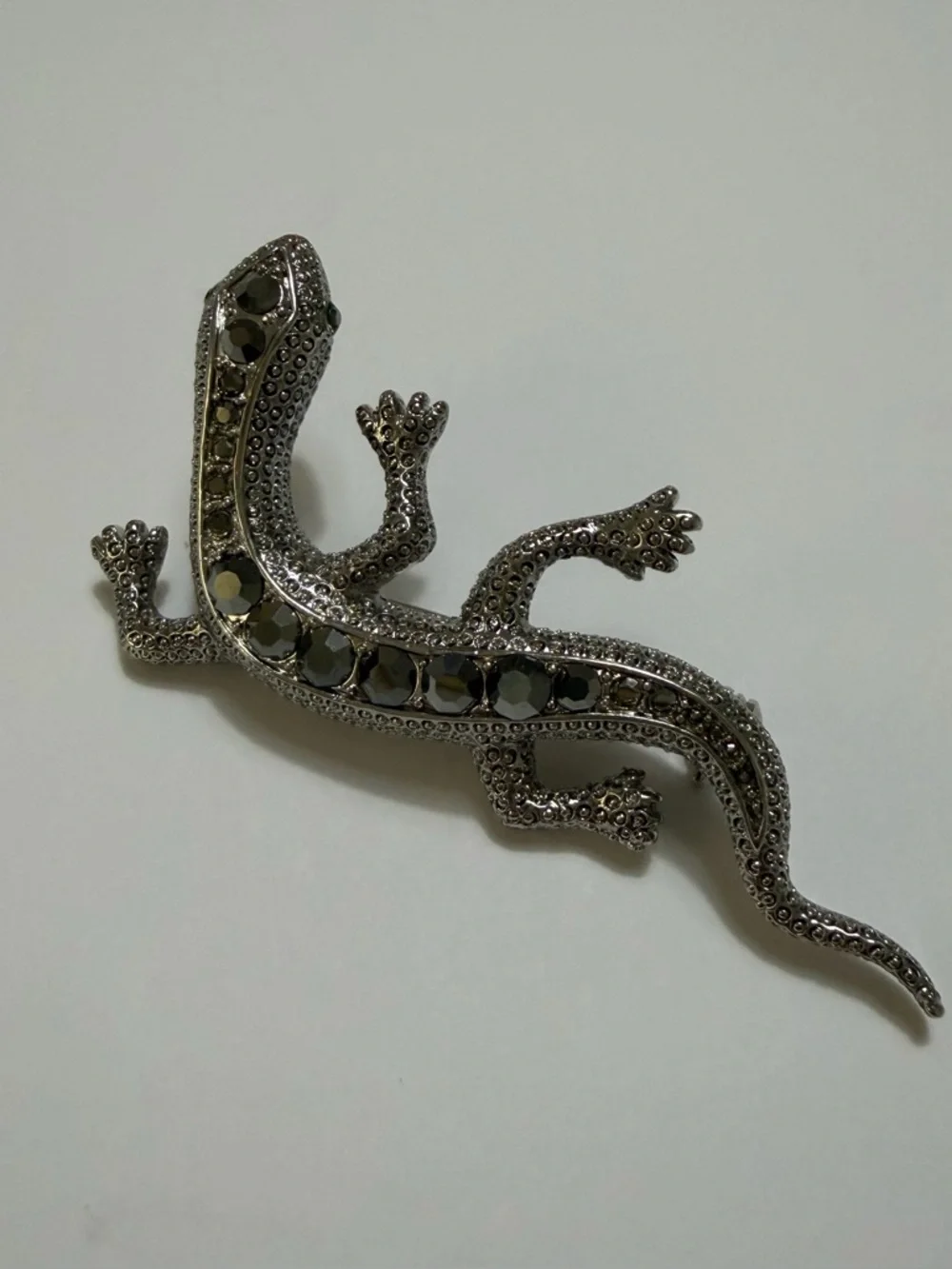 Vintage Liz Claiborne Gecko Lizard Gemstone Silver Toned Brooch Pin